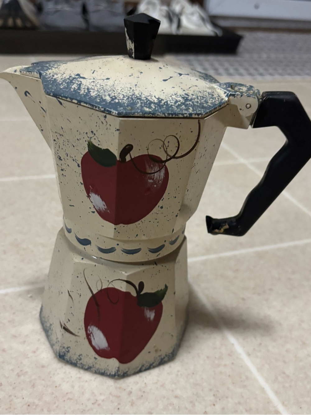 Vintage-Style Cream Apple Moka Pot Coffee Maker